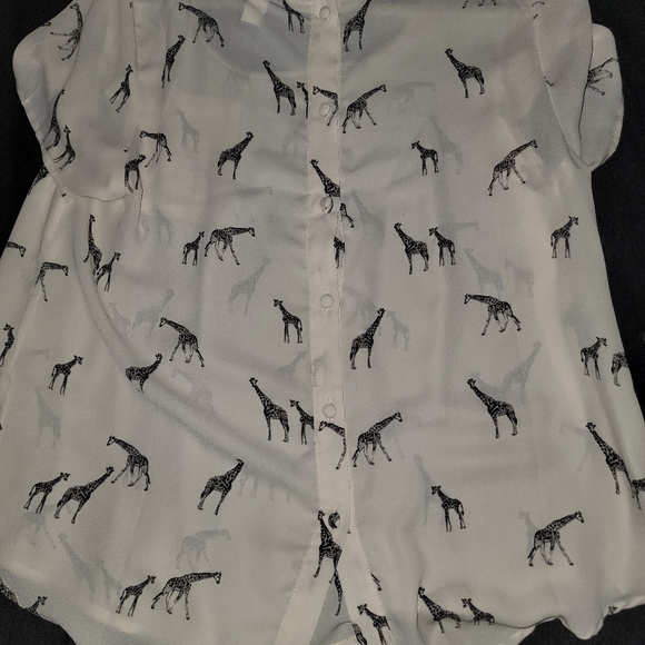 Torrid Button Back Giraffe Pocket Top - XL/1X - (Torrid Sizing 00) - Cream - Picture 3 of 3